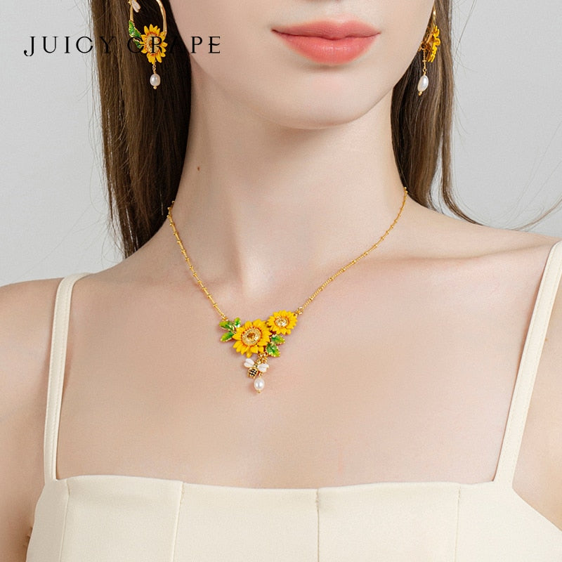 French-style Niche Bee Sunflower Chain