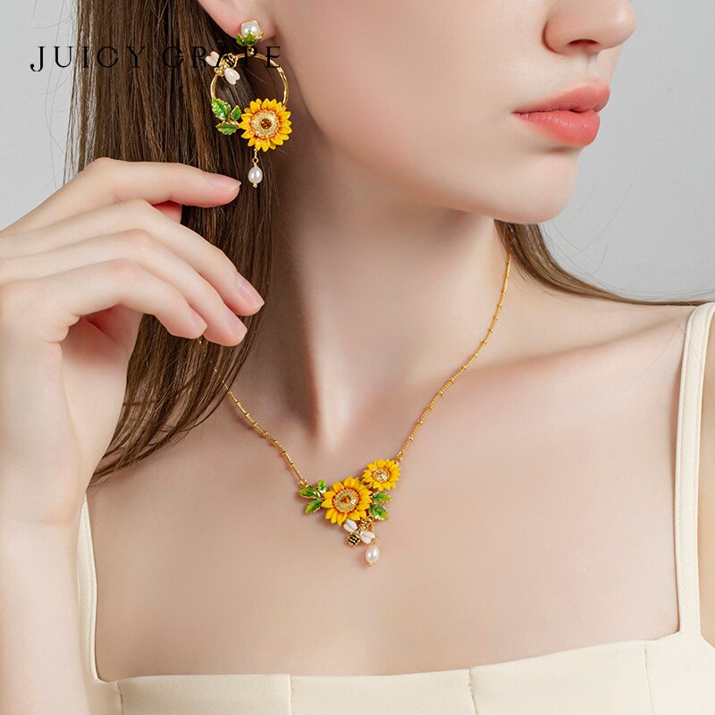 French-style Niche Bee Sunflower Chain